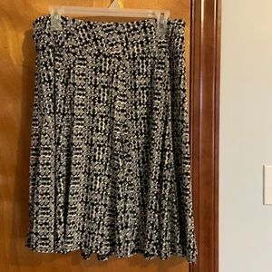 Apt 9 petite skirt size large white with black and gray